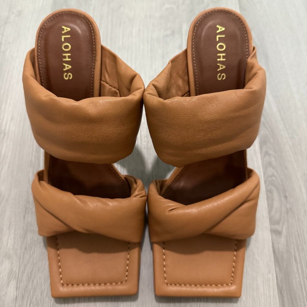 NEW Alohas Twist Strap Camel Heels Size 7 (38)